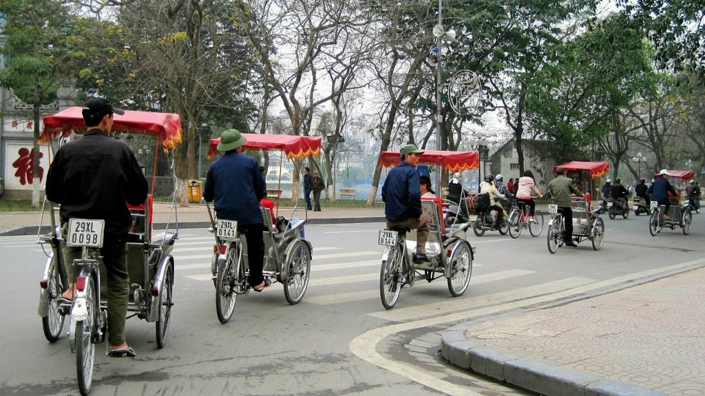 Ha Noi Cyclo and Water Puppet Show